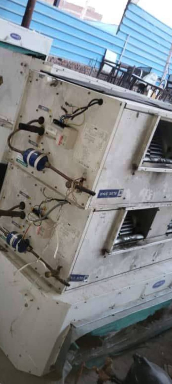 Professional AC buying technician at work